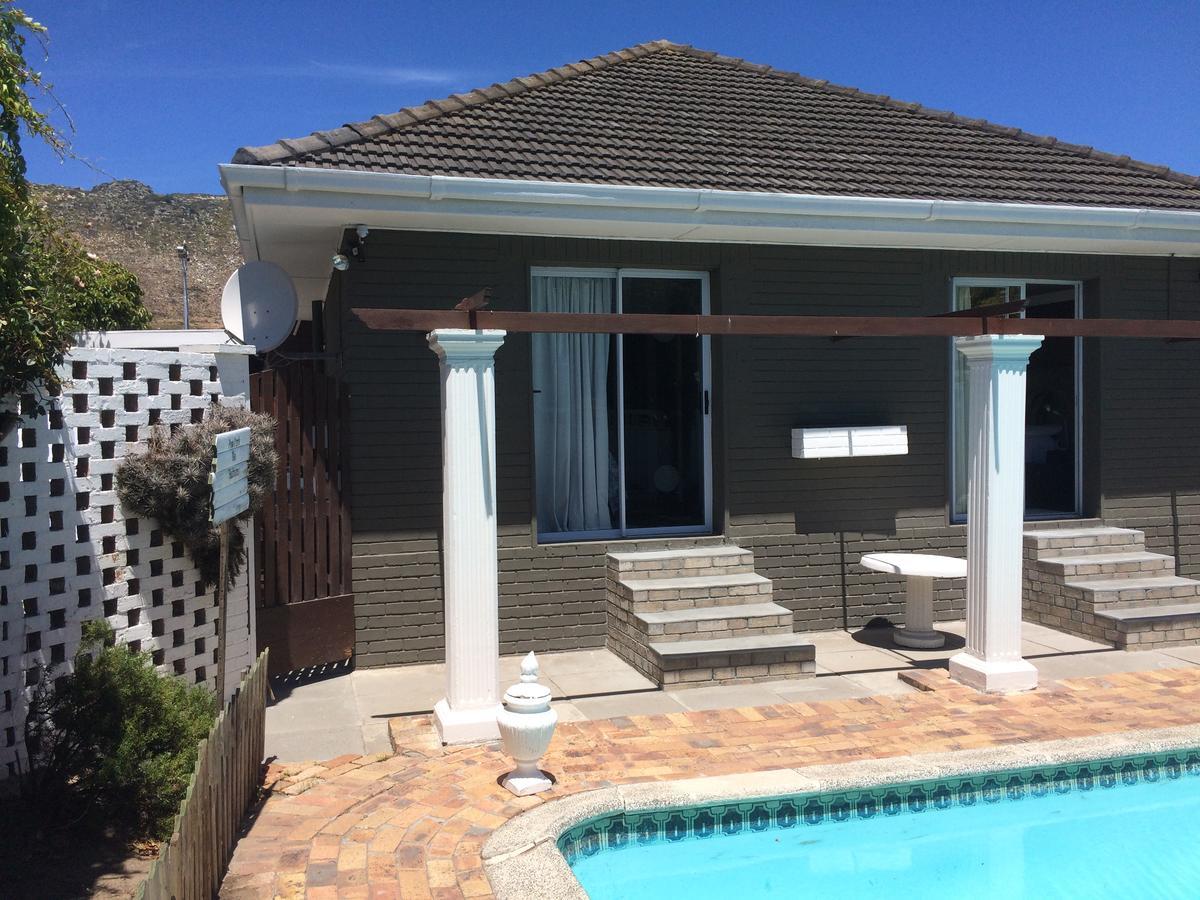 Bed and Breakfast Leo'S Den Fish Hoek Esterno foto