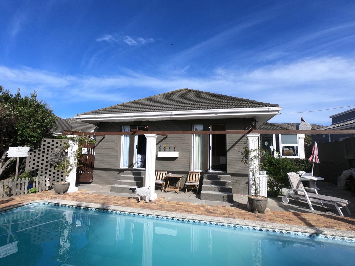 Bed and Breakfast Leo'S Den Fish Hoek Esterno foto