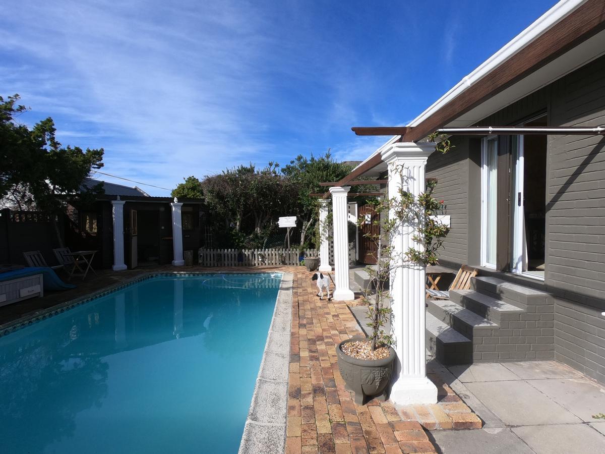Bed and Breakfast Leo'S Den Fish Hoek Esterno foto