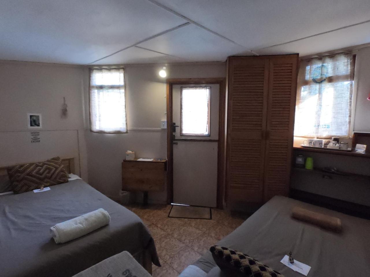 Bed and Breakfast Leo'S Den Fish Hoek Esterno foto